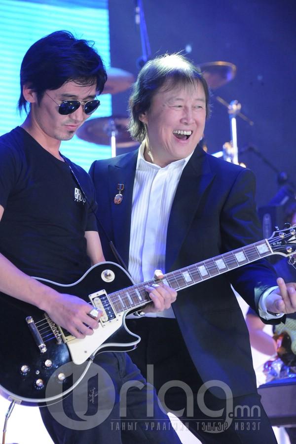 Содон аялгуугаар солиоруулсан 3 үдэш